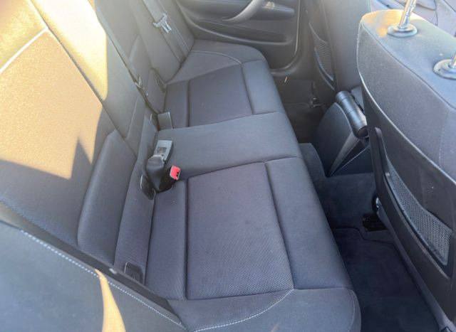 Car BMW 116i Limousine: picture 15