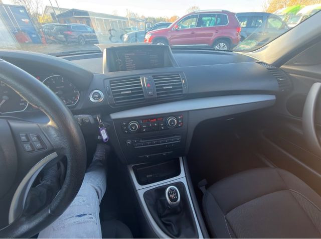 Car BMW 116i Limousine: picture 12