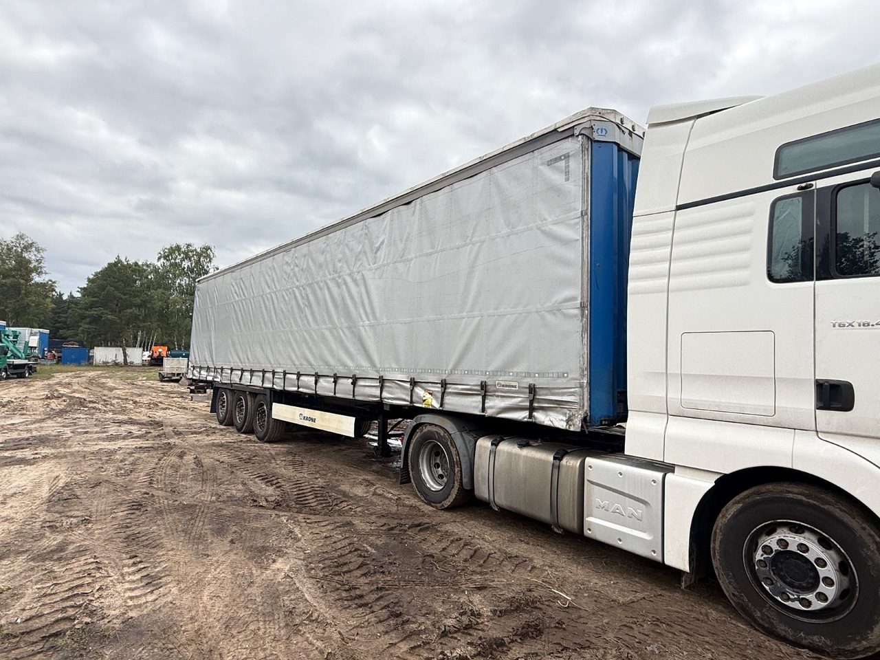 Krone SD Pritsche-Plane - Curtainsider semi-trailer: picture 1 Krone SD Pritsche-Plane - Curtainsider semi-trailer: picture 1