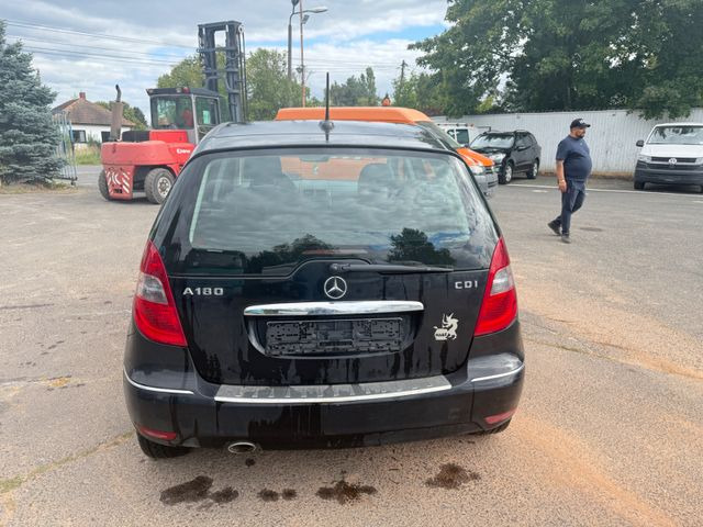 Mercedes-Benz A 180 A -Klasse A 180 CDI - Car: picture 4 Mercedes-Benz A 180 A -Klasse A 180 CDI - Car: picture 4