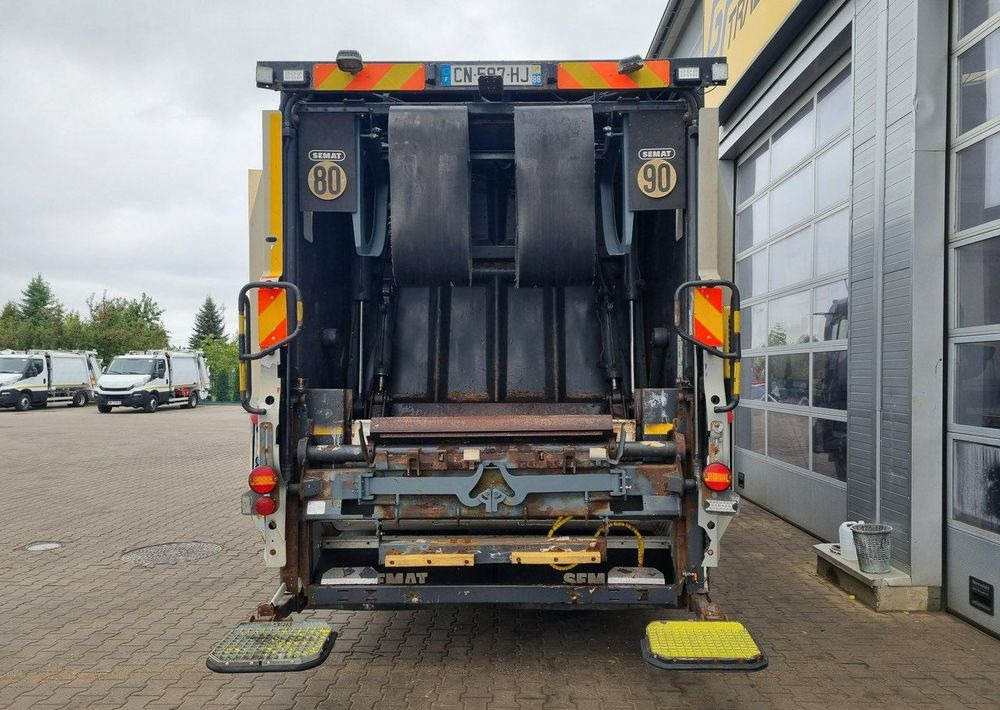 Garbage truck Renault D26: picture 8