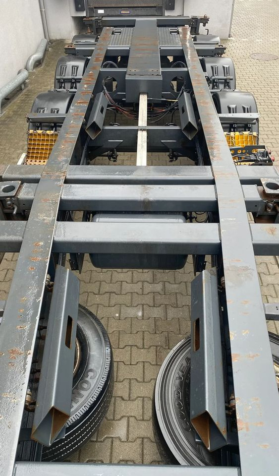 Container transporter/ Swap body semi-trailer Krone SD: picture 11