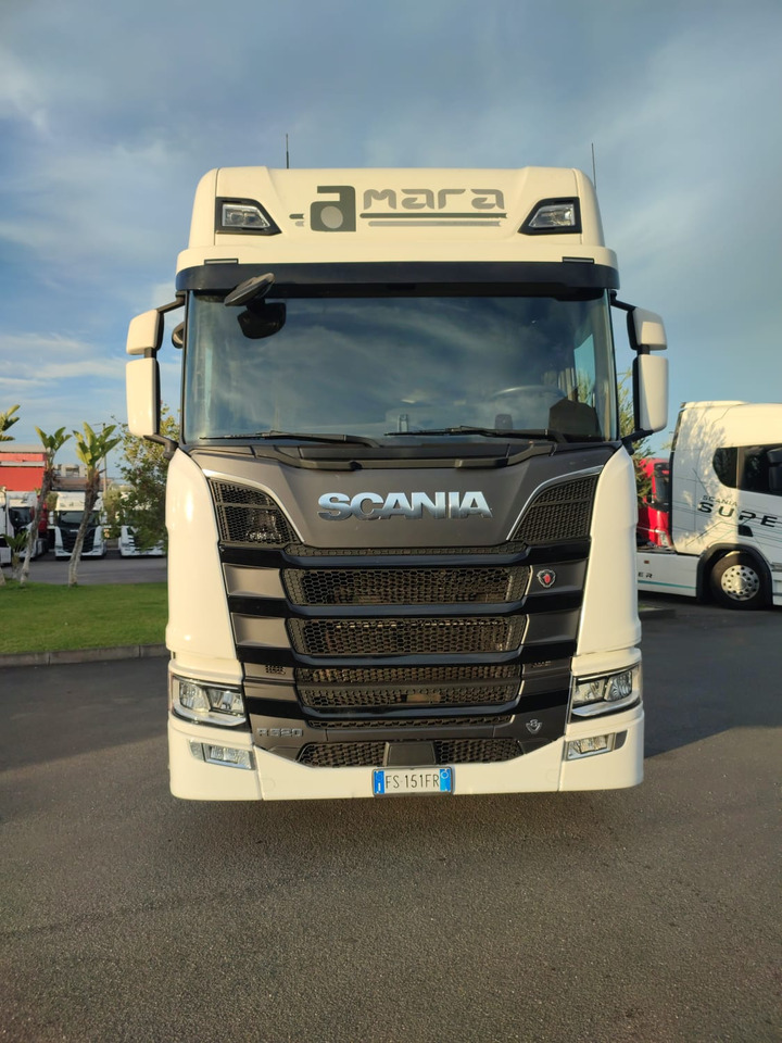 SCANIA R520 - Tractor unit: picture 1 SCANIA R520 - Tractor unit: picture 1