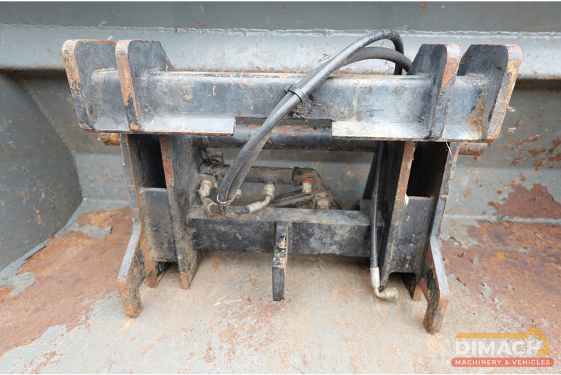 JCB 403 Zeer nette shovel met hydraulische snelwissel en bak en palletvorken 120cm lang - Loader: picture 5 JCB 403 Zeer nette shovel met hydraulische snelwissel en bak en palletvorken 120cm lang - Loader: picture 5