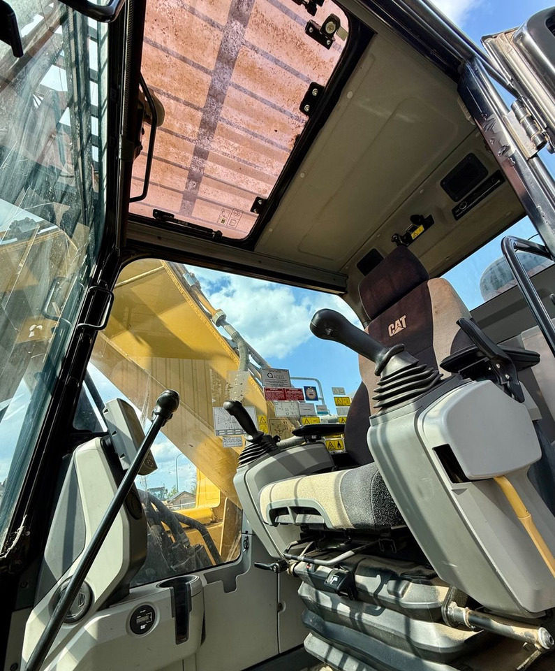 Crawler excavator CAT 326FL: picture 10