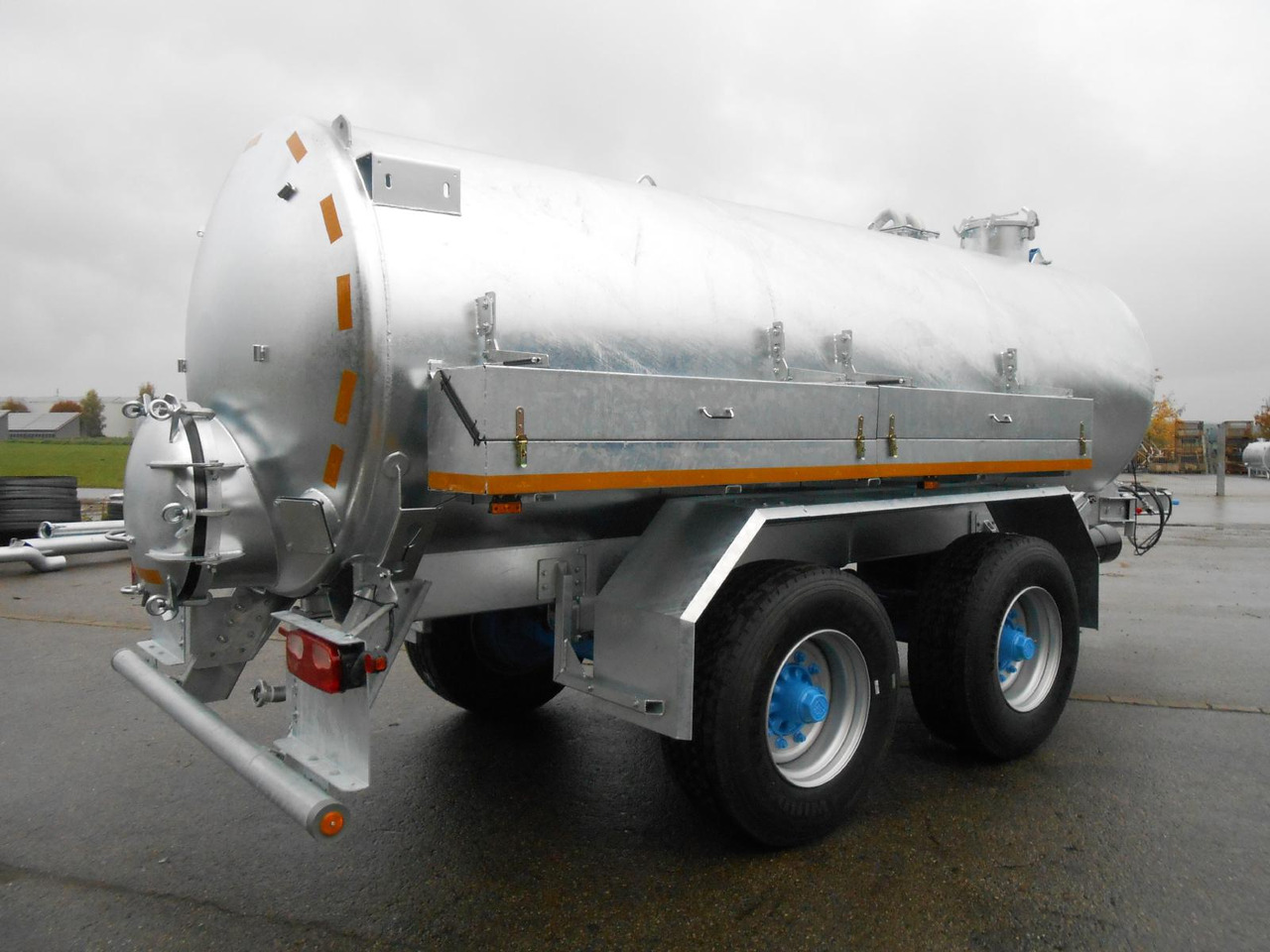 M-Vac 12000l / Wasserfass M-Vac 12000l (12m³) Wasserfass / Wassertank mit 80 km/h Zulassung - Tank trailer: picture 2 M-Vac 12000l / Wasserfass M-Vac 12000l (12m³) Wasserfass / Wassertank mit 80 km/h Zulassung - Tank trailer: picture 2