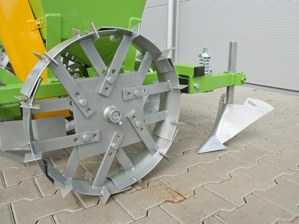 Bomet Kartoffelpflanzmaschine / Potato planter / Planteuse de pomme de terre / Piantapatate / Sadzarka ziemniaków - Potato planter: picture 3 Bomet Kartoffelpflanzmaschine / Potato planter / Planteuse de pomme de terre / Piantapatate / Sadzarka ziemniaków - Potato planter: picture 3