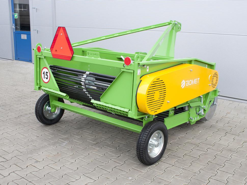 Bomet Siebkettenroder / Potato digger / Arracheuse de pomme de terre / Scavapatate / Cavador de patatas / 2-рядная картофелекопалка / Kopaczka do ziemniaków - Potato harvester: picture 2 Bomet Siebkettenroder / Potato digger / Arracheuse de pomme de terre / Scavapatate / Cavador de patatas / 2-рядная картофелекопалка / Kopaczka do ziemniaków - Potato harvester: picture 2