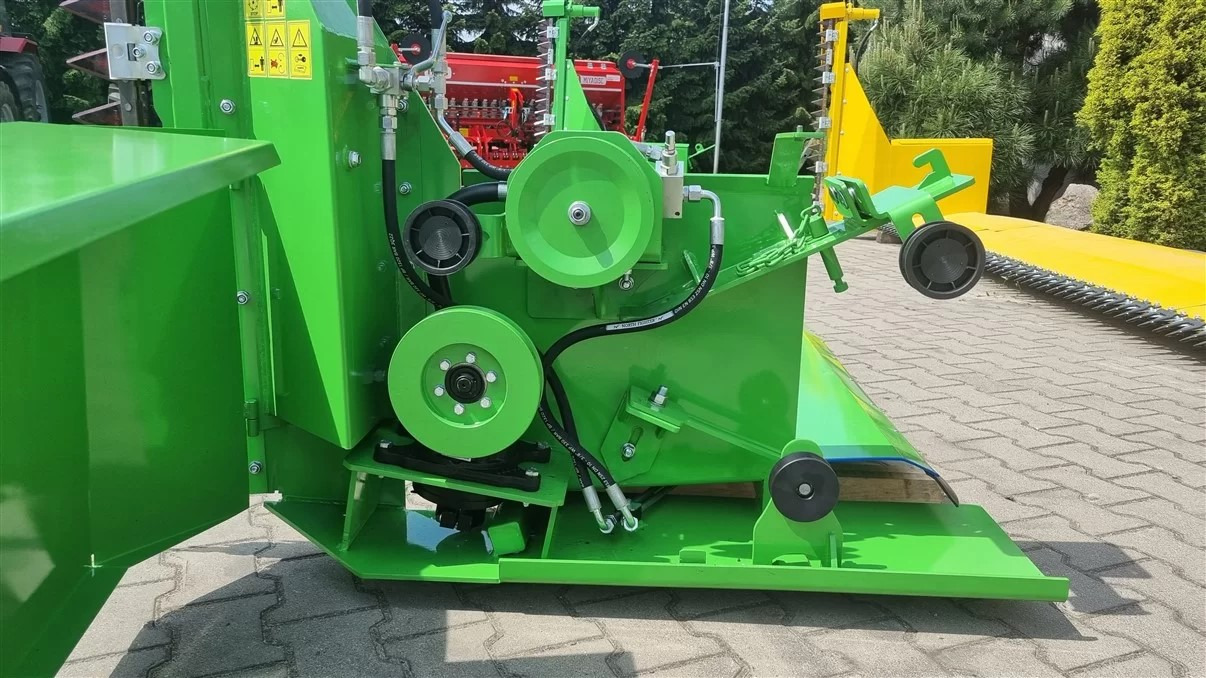 Lupus Rapsvorsatz / Rape cutter / Barre de coupe à colza / Mesa de colza / Tavolo da colza / Рапсовый стол / Stół do rzepaku 6 m - Rapeseed header extension: picture 3 Lupus Rapsvorsatz / Rape cutter / Barre de coupe à colza / Mesa de colza / Tavolo da colza / Рапсовый стол / Stół do rzepaku 6 m - Rapeseed header extension: picture 3