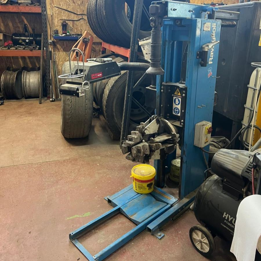 Ravaglioli Démonte pneus GRS926 - Workshop equipment: picture 4 Ravaglioli Démonte pneus GRS926 - Workshop equipment: picture 4