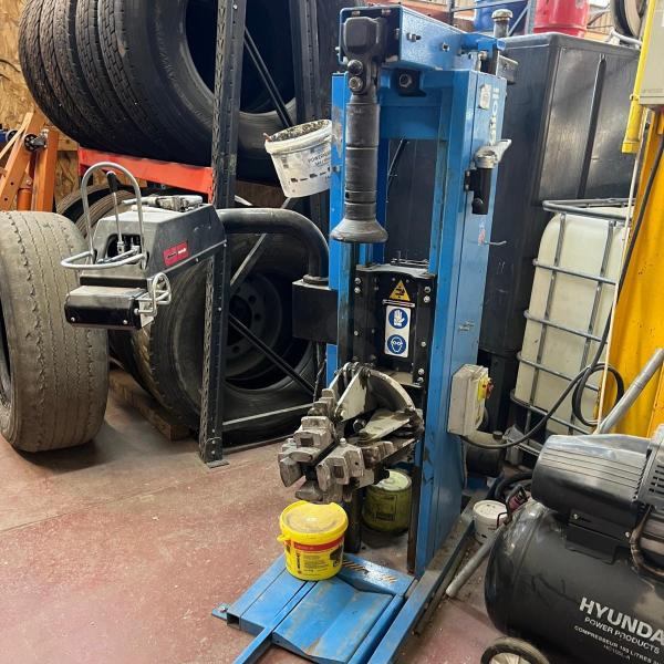 Ravaglioli Démonte pneus GRS926 - Workshop equipment: picture 2 Ravaglioli Démonte pneus GRS926 - Workshop equipment: picture 2