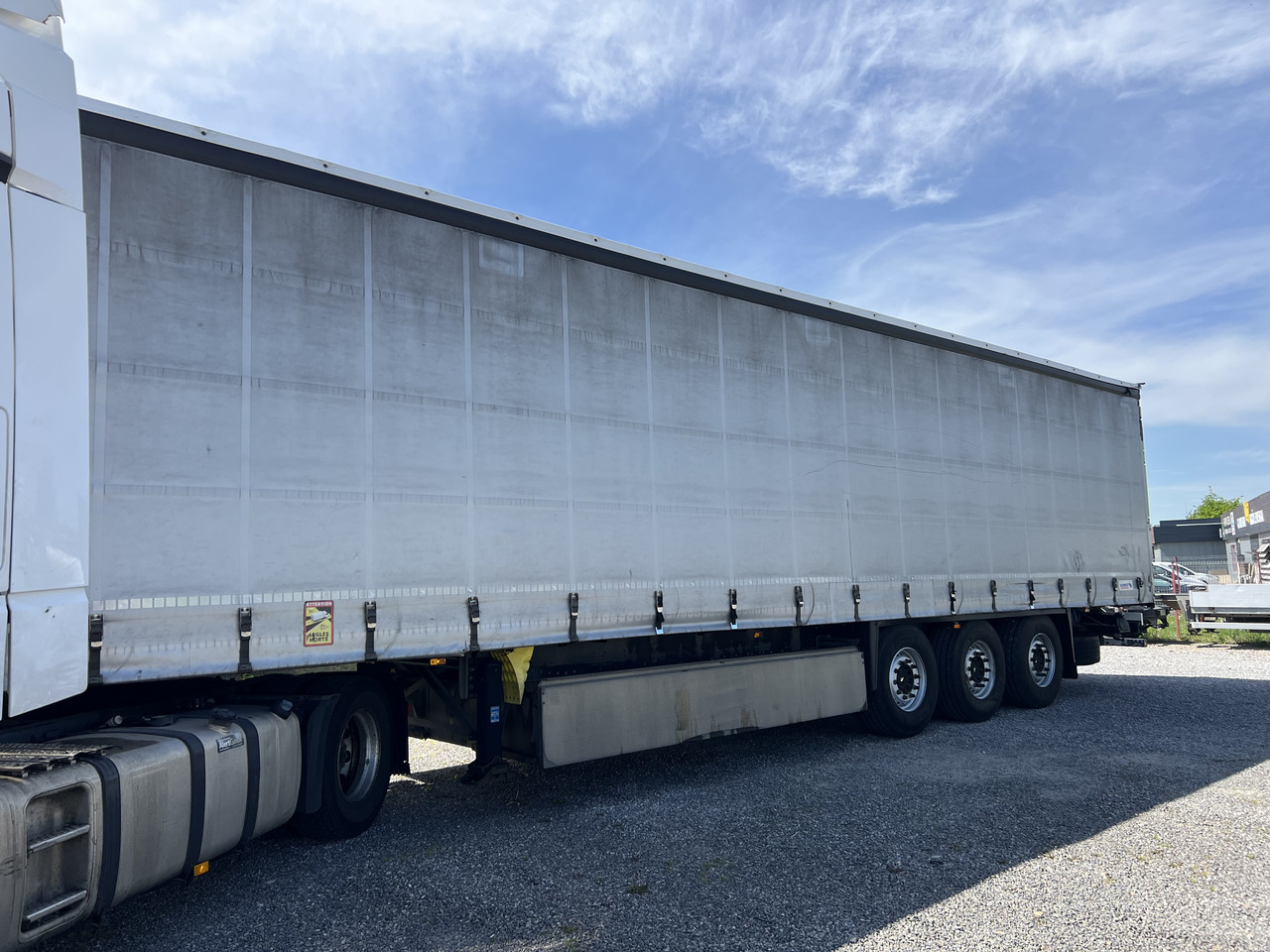 SCHMITZ Cargobull SCB S3T - Curtainsider semi-trailer: picture 2 SCHMITZ Cargobull SCB S3T - Curtainsider semi-trailer: picture 2