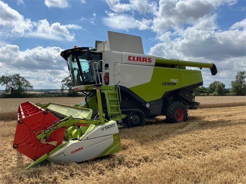 Claas Lexion 750TT APS Hybrid c/w V90 - Harvester attachment: picture 1 Claas Lexion 750TT APS Hybrid c/w V90 - Harvester attachment: picture 1