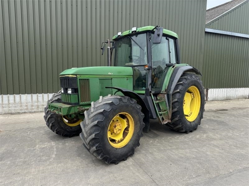 John Deere 6800 - Farm tractor: picture 1 John Deere 6800 - Farm tractor: picture 1