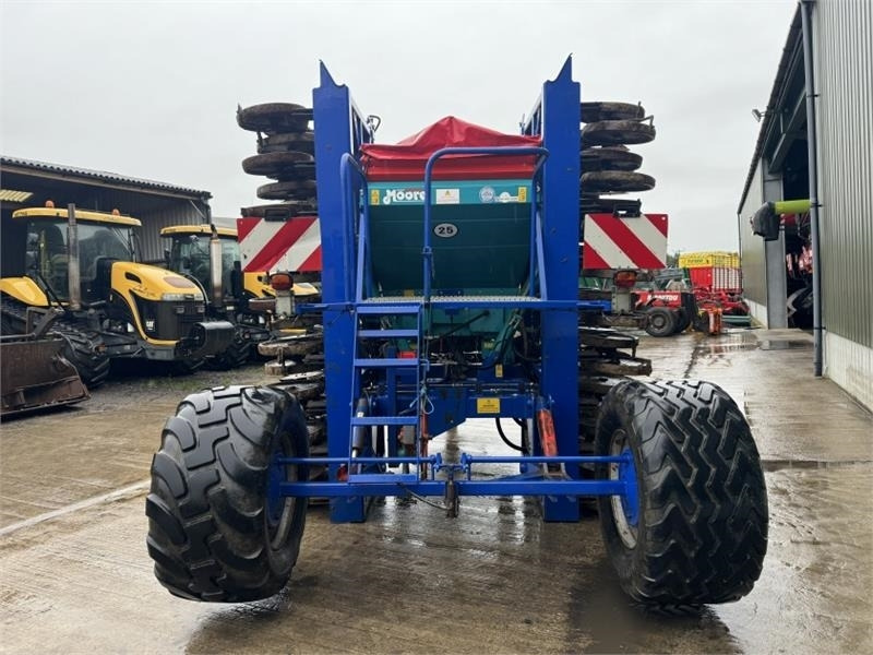 Moore Tandem Uni-Drill 6m Moore Tandem Uni-Drill D - Combine seed drill: picture 3 Moore Tandem Uni-Drill 6m Moore Tandem Uni-Drill D - Combine seed drill: picture 3