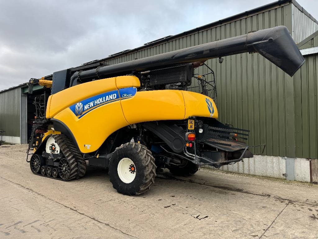 New Holland CR 9090 - Combine harvester: picture 4 New Holland CR 9090 - Combine harvester: picture 4