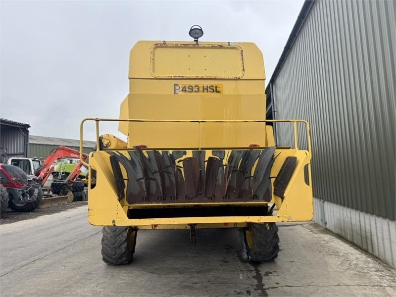 New Holland New Holland TX65 c/w 17ft Header - Harvester attachment: picture 5 New Holland New Holland TX65 c/w 17ft Header - Harvester attachment: picture 5