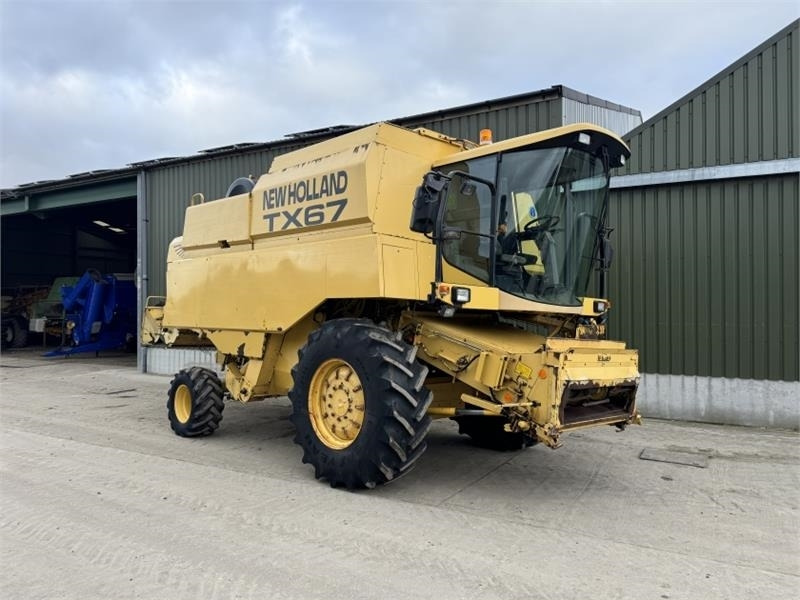 New Holland TX67 c/w 20ft Header - Harvester attachment: picture 1 New Holland TX67 c/w 20ft Header - Harvester attachment: picture 1