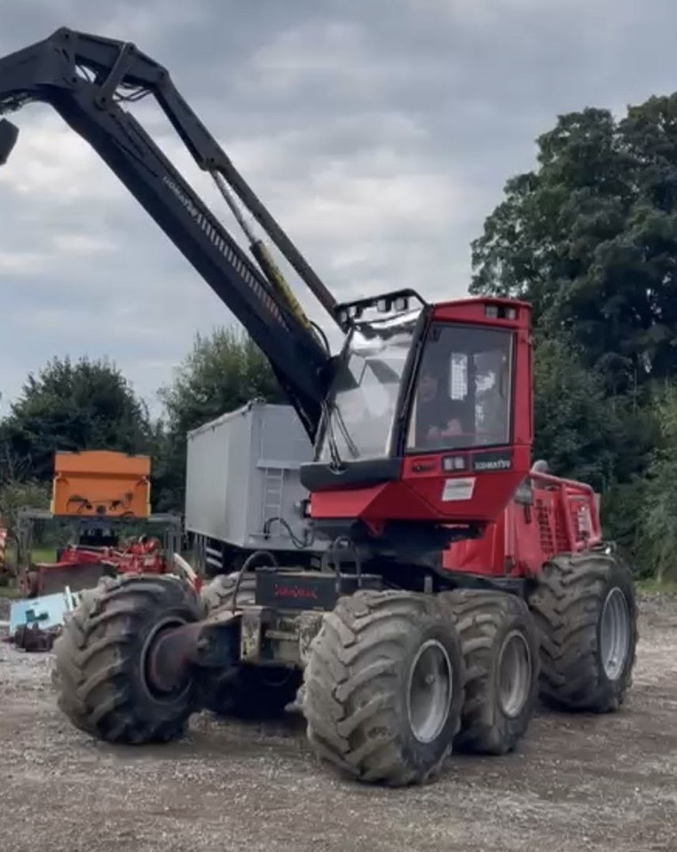 KOMATSU 911.5 / GŁOWICA C93 / CIĄGNIK LEŚNY / SERWISOWANY - Forestry harvester: picture 2 KOMATSU 911.5 / GŁOWICA C93 / CIĄGNIK LEŚNY / SERWISOWANY - Forestry harvester: picture 2