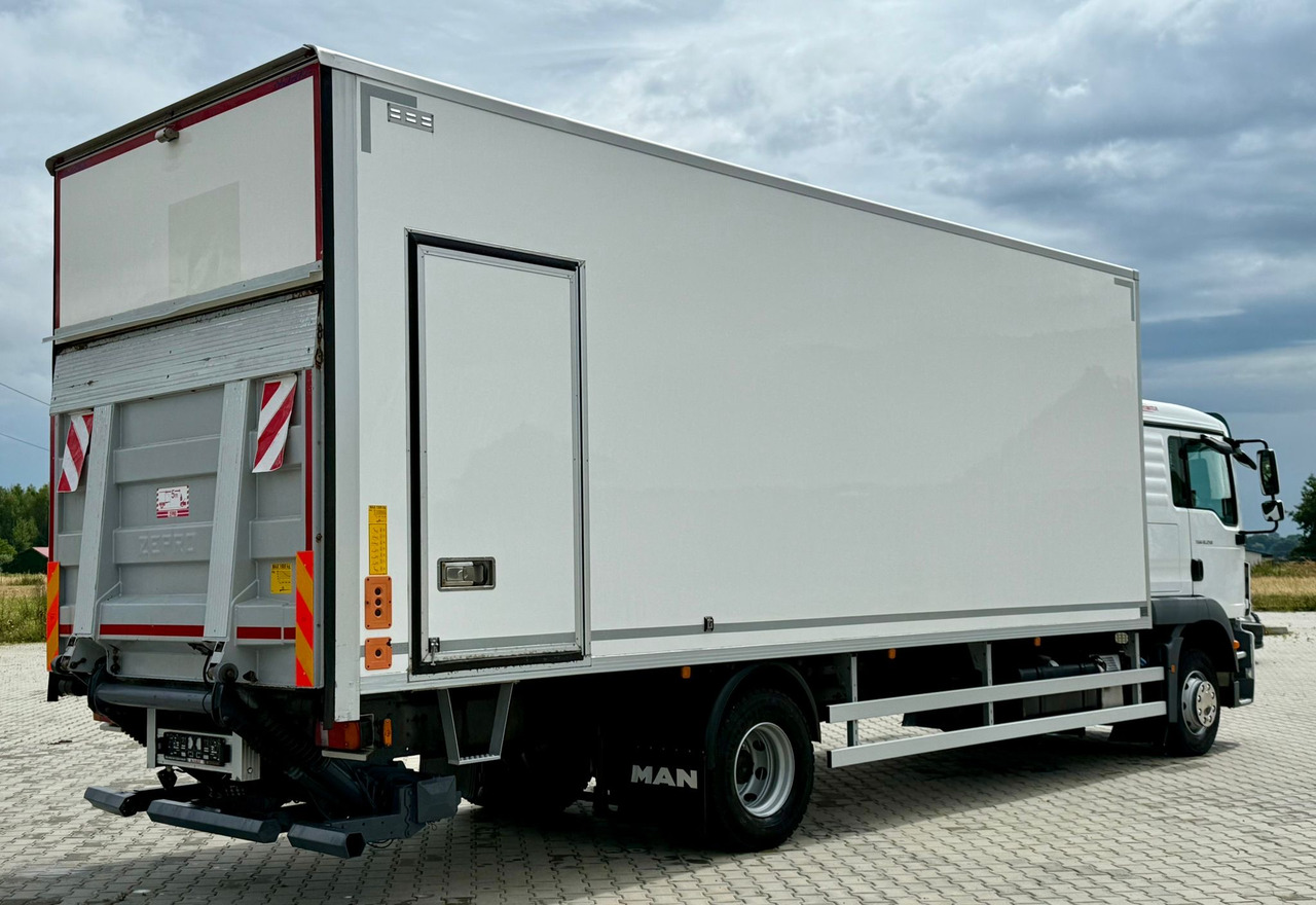MAN TGM 12.250 / TGL / IZOTERMA / WINDA / 18 EUROPALET / SYPIALKA / 2018 - Isothermal truck: picture 4 MAN TGM 12.250 / TGL / IZOTERMA / WINDA / 18 EUROPALET / SYPIALKA / 2018 - Isothermal truck: picture 4