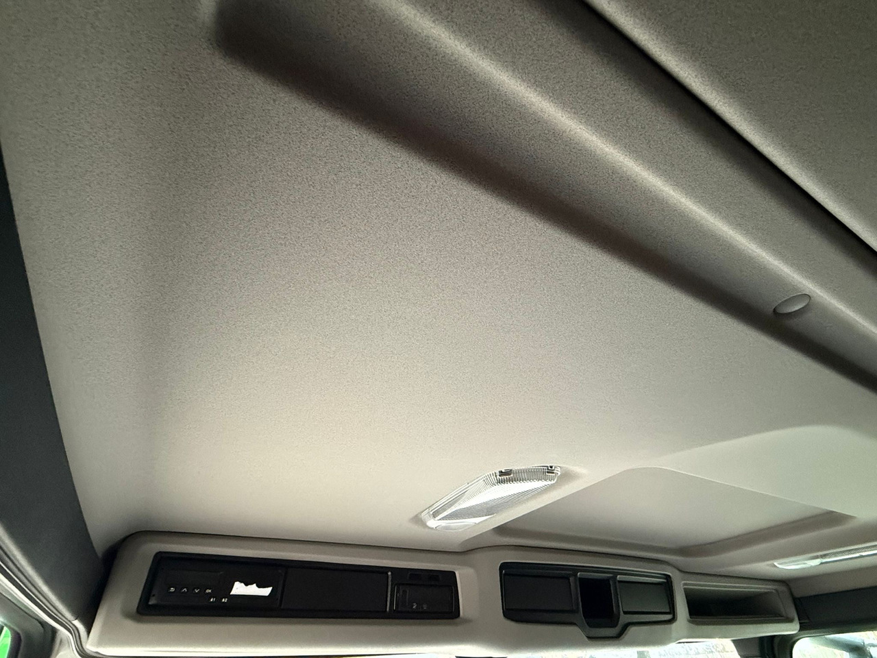 New Dropside/ Flatbed truck SCANIA P320 / PLATFORMA / NOWY / 5 TYŚ KM / SYPIALKA / 2023 ROK / CAŁA NA PODUSZKACH / 7.7 M DŁUGOŚCI / LAWETA / DO PRZEWOZU MASZYN ROLNICZYCH ITP: picture 25