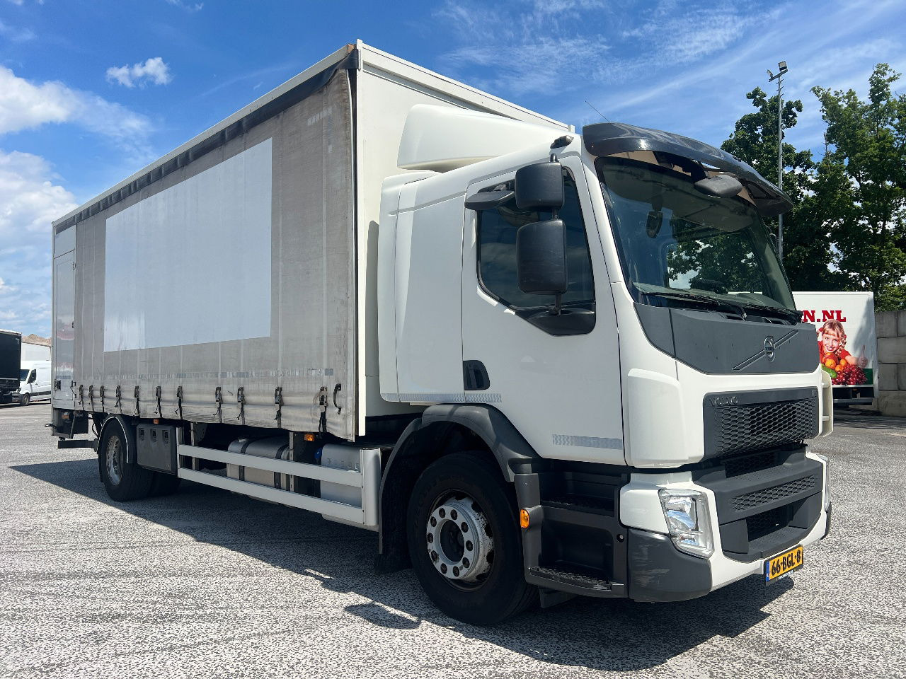 Volvo FE 250 Euro 6, 19T - Curtainsider truck: picture 2 Volvo FE 250 Euro 6, 19T - Curtainsider truck: picture 2