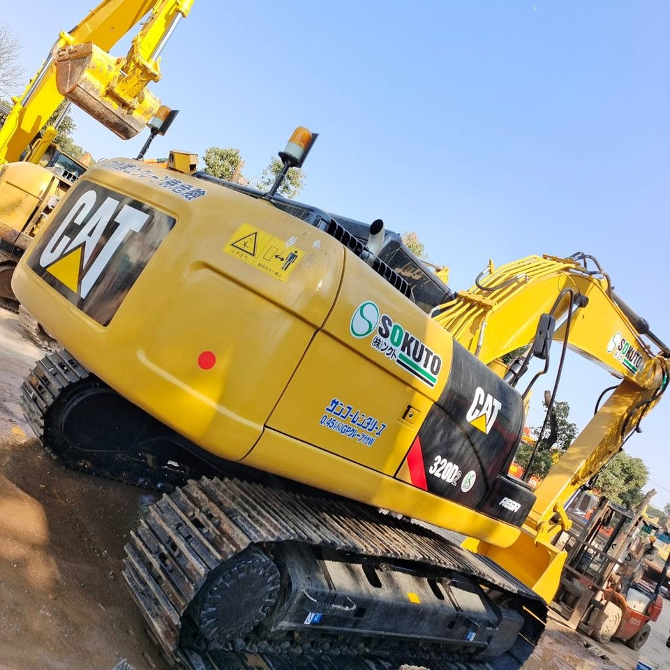 CAT 320 D2 - Crawler excavator: picture 2 CAT 320 D2 - Crawler excavator: picture 2
