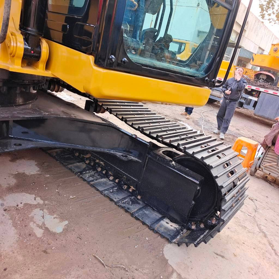 Crawler excavator CAT 320GC: picture 17