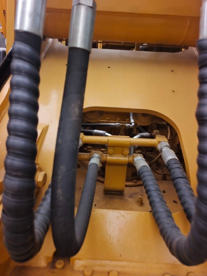 Crawler excavator CAT 320GC: picture 6