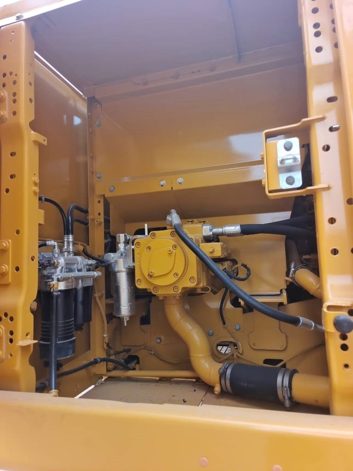 Crawler excavator CAT 320GC: picture 7