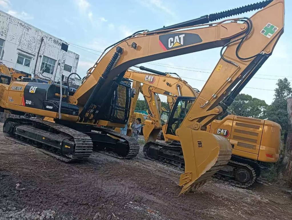 Crawler excavator CAT 324 DL: picture 1