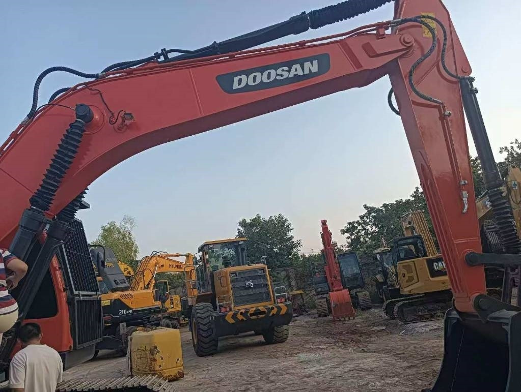Doosan DX 225 LC-9C - Crawler excavator: picture 4 Doosan DX 225 LC-9C - Crawler excavator: picture 4