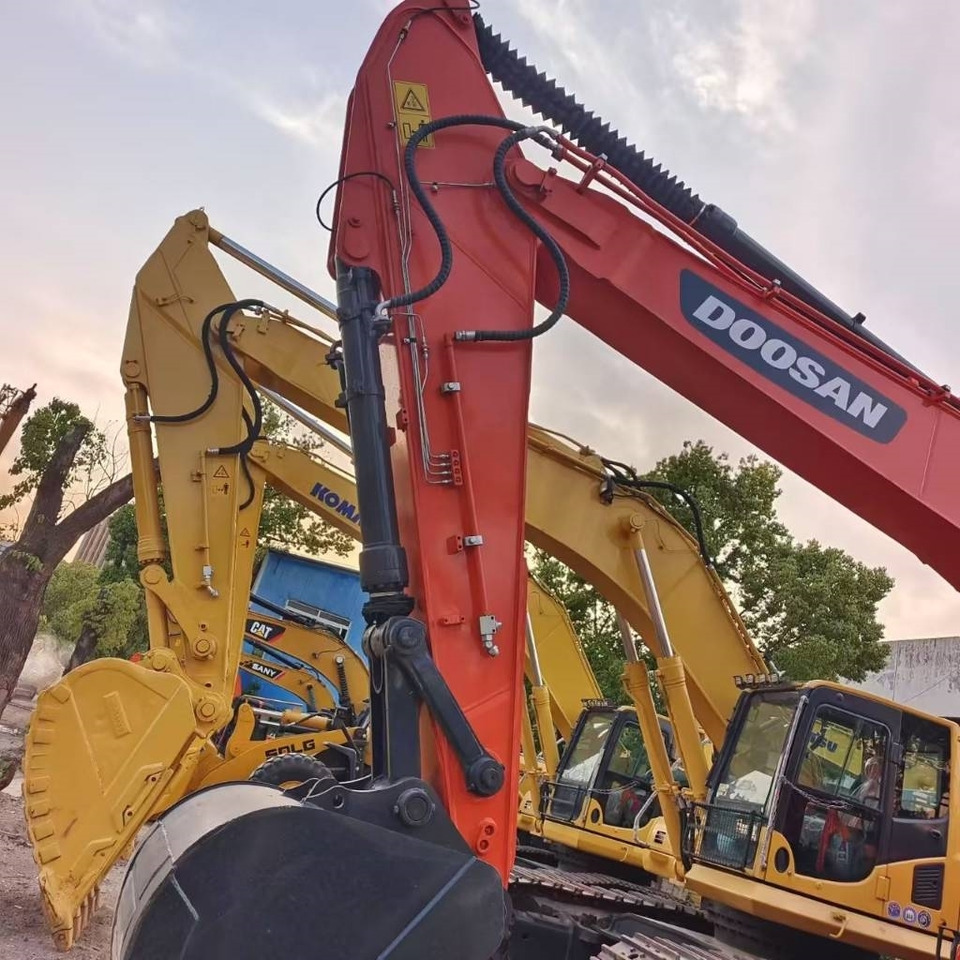 Crawler excavator Doosan DX 300 LC: picture 11