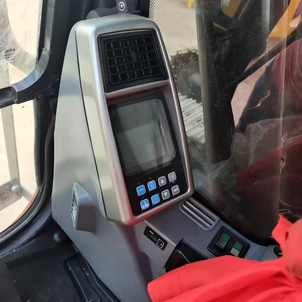 Crawler excavator Doosan DX 300 LC: picture 13