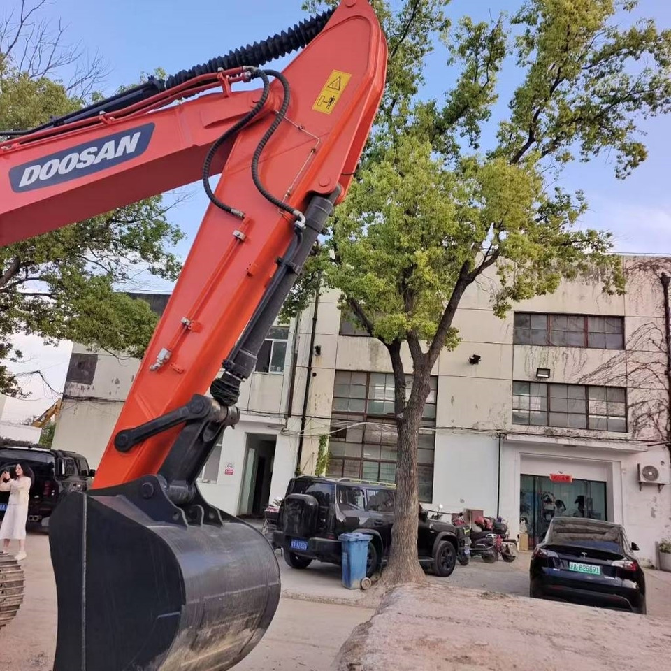 Crawler excavator Doosan DX 300 LC: picture 15