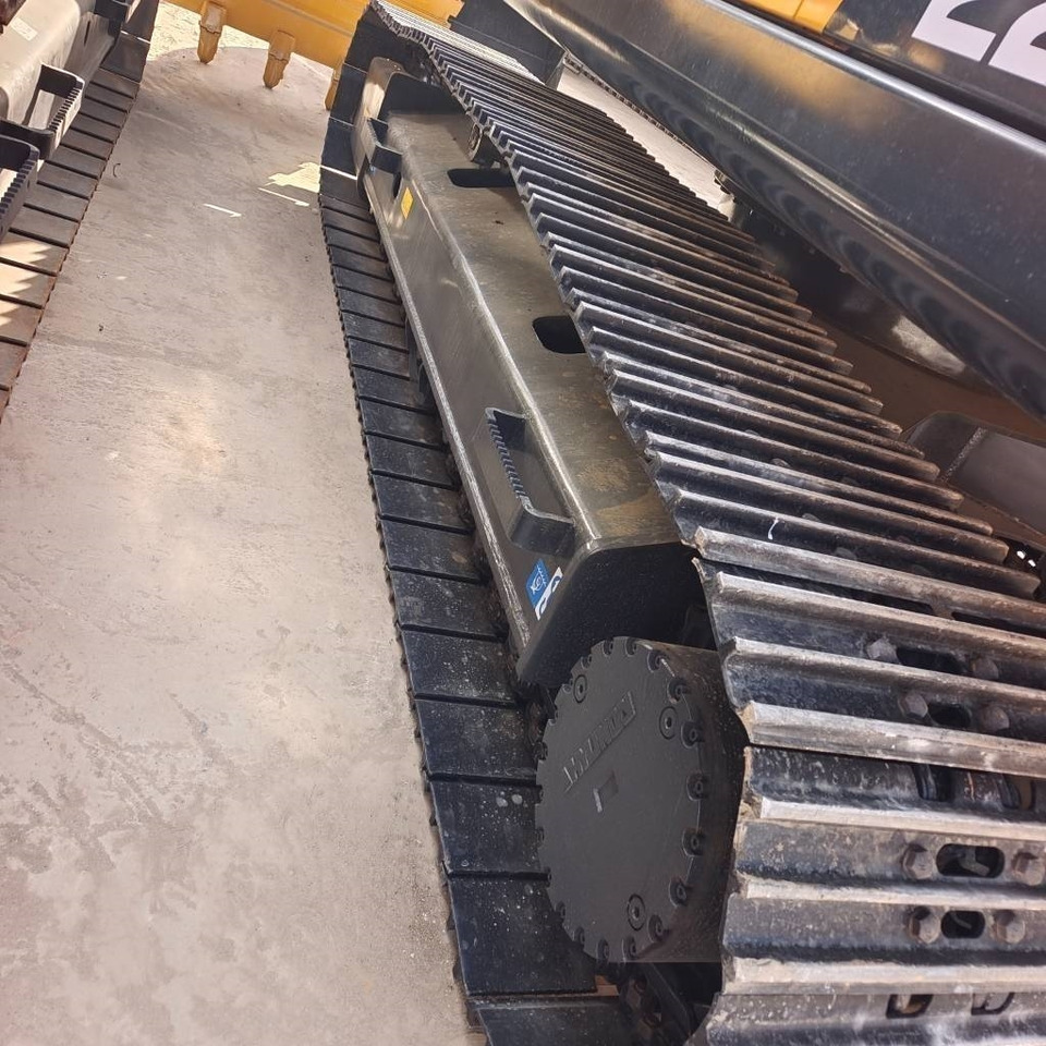 Hyundai 220LC-9T - Crawler excavator: picture 3 Hyundai 220LC-9T - Crawler excavator: picture 3