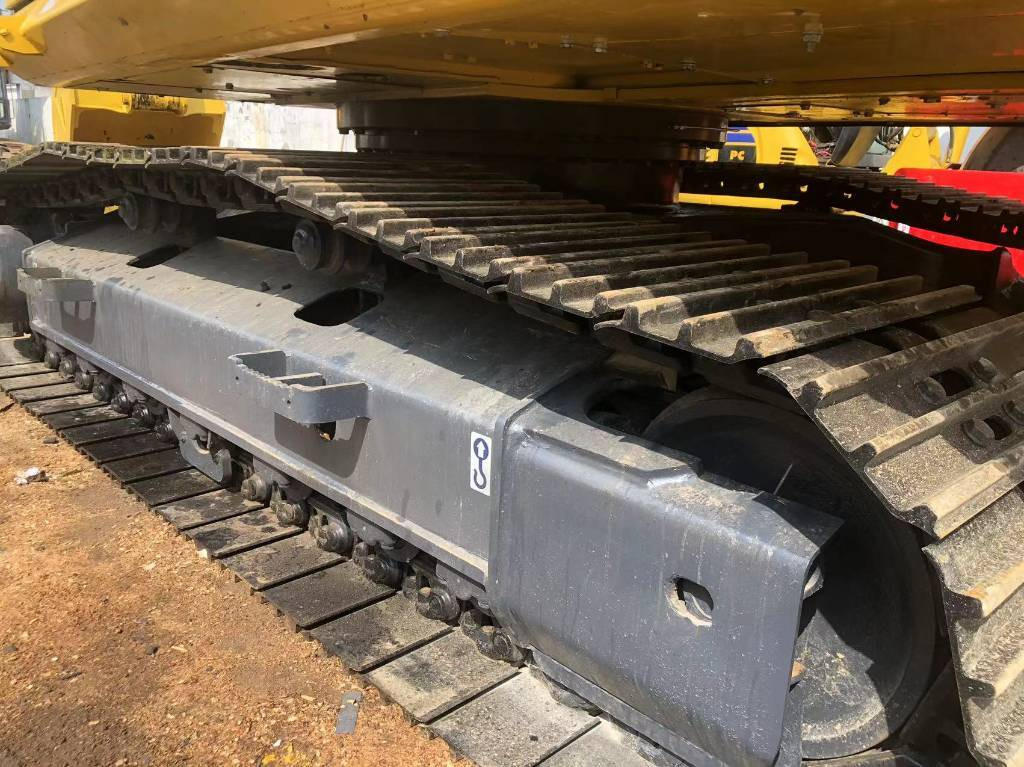 Crawler excavator Komatsu PC 220-8: picture 17