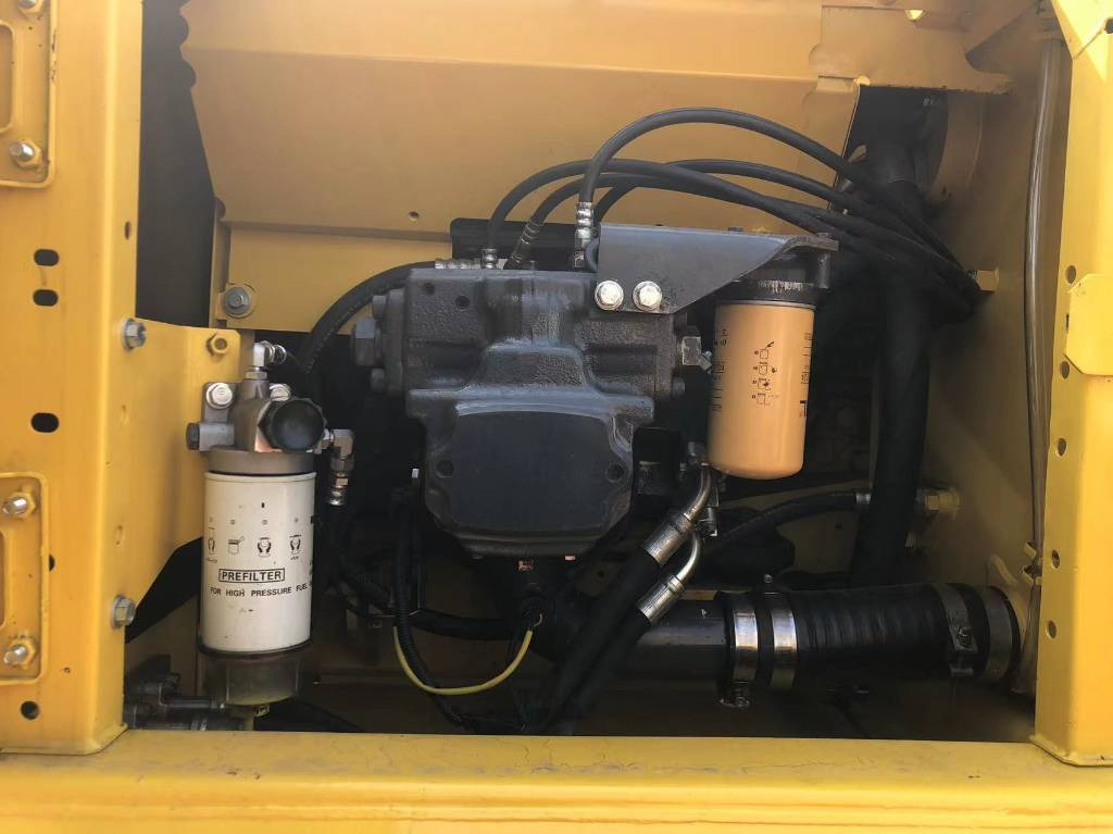 Crawler excavator Komatsu PC 220-8: picture 9