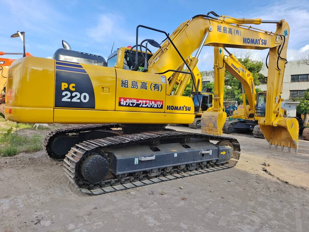 Komatsu PC 220 - Crawler excavator: picture 1 Komatsu PC 220 - Crawler excavator: picture 1