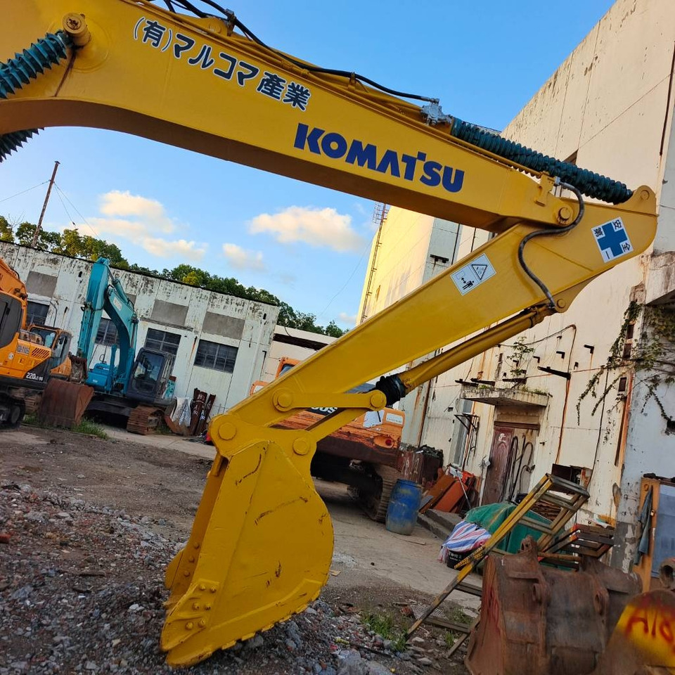 Komatsu PC 220 - Crawler excavator: picture 1 Komatsu PC 220 - Crawler excavator: picture 1