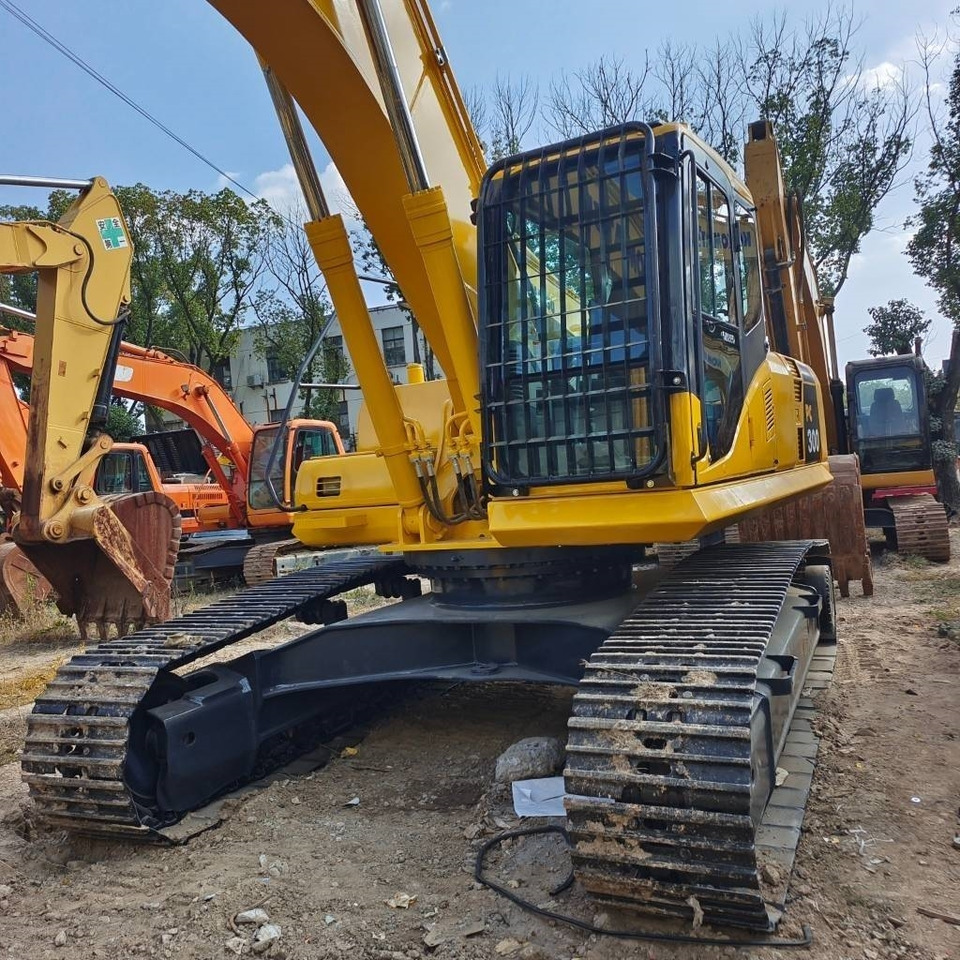 Komatsu PC300 - Crawler excavator: picture 2 Komatsu PC300 - Crawler excavator: picture 2