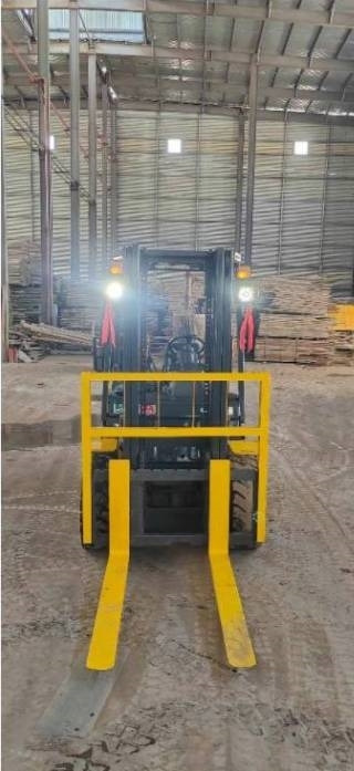 TCM FD 30 - Diesel forklift: picture 3 TCM FD 30 - Diesel forklift: picture 3