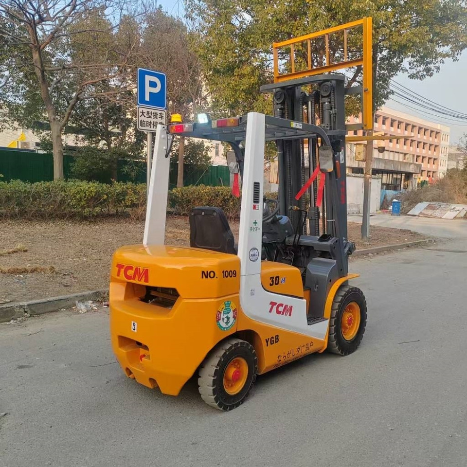 TCM FD 30 - Diesel forklift: picture 3 TCM FD 30 - Diesel forklift: picture 3