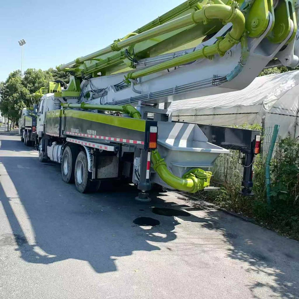 Zoomlion ZLJ5336THBSE - Concrete pump truck: picture 2 Zoomlion ZLJ5336THBSE - Concrete pump truck: picture 2