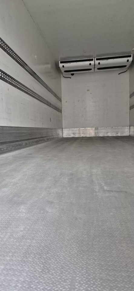 Mercedes-Benz 1830L Thermoking UT1200 - Refrigerator truck: picture 3 Mercedes-Benz 1830L Thermoking UT1200 - Refrigerator truck: picture 3