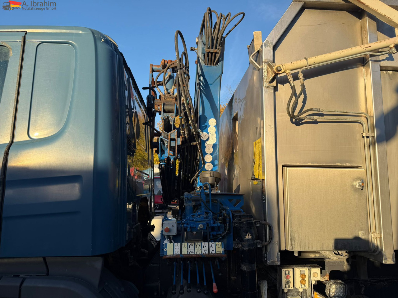 Scania B4X2 Edelstahlkipper für Tierkörperbeseitigung Kran MKG - Garbage truck: picture 4 Scania B4X2 Edelstahlkipper für Tierkörperbeseitigung Kran MKG - Garbage truck: picture 4