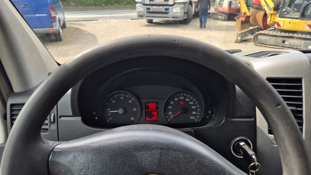 VW Crafter 2.5 Diesel Rost ja, technisch super, HU neu 01 2025 - Panel van: picture 3 VW Crafter 2.5 Diesel Rost ja, technisch super, HU neu 01 2025 - Panel van: picture 3