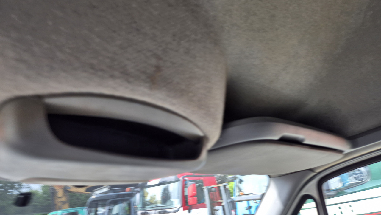 VW Crafter 2.5 Diesel Rost ja, technisch super, HU neu 01 2025 - Panel van: picture 2 VW Crafter 2.5 Diesel Rost ja, technisch super, HU neu 01 2025 - Panel van: picture 2