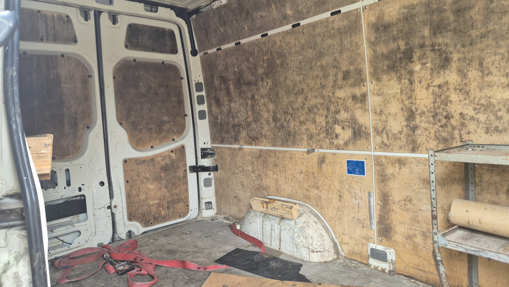 VW Crafter 2.5 Diesel Rost ja, technisch super, HU neu 01 2025 - Panel van: picture 4 VW Crafter 2.5 Diesel Rost ja, technisch super, HU neu 01 2025 - Panel van: picture 4