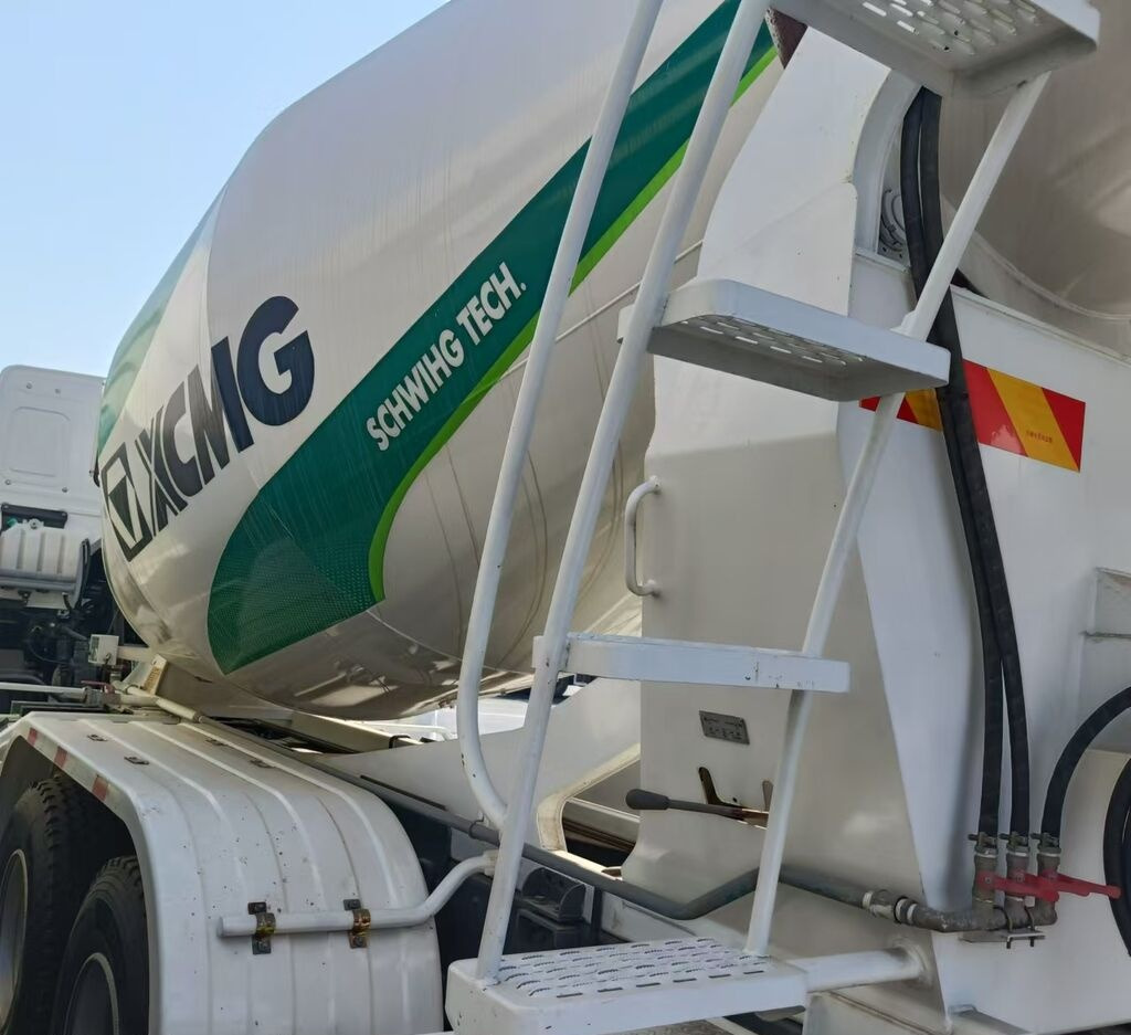 Howo XCMG on chassis - Concrete mixer truck: picture 1 Howo XCMG on chassis - Concrete mixer truck: picture 1